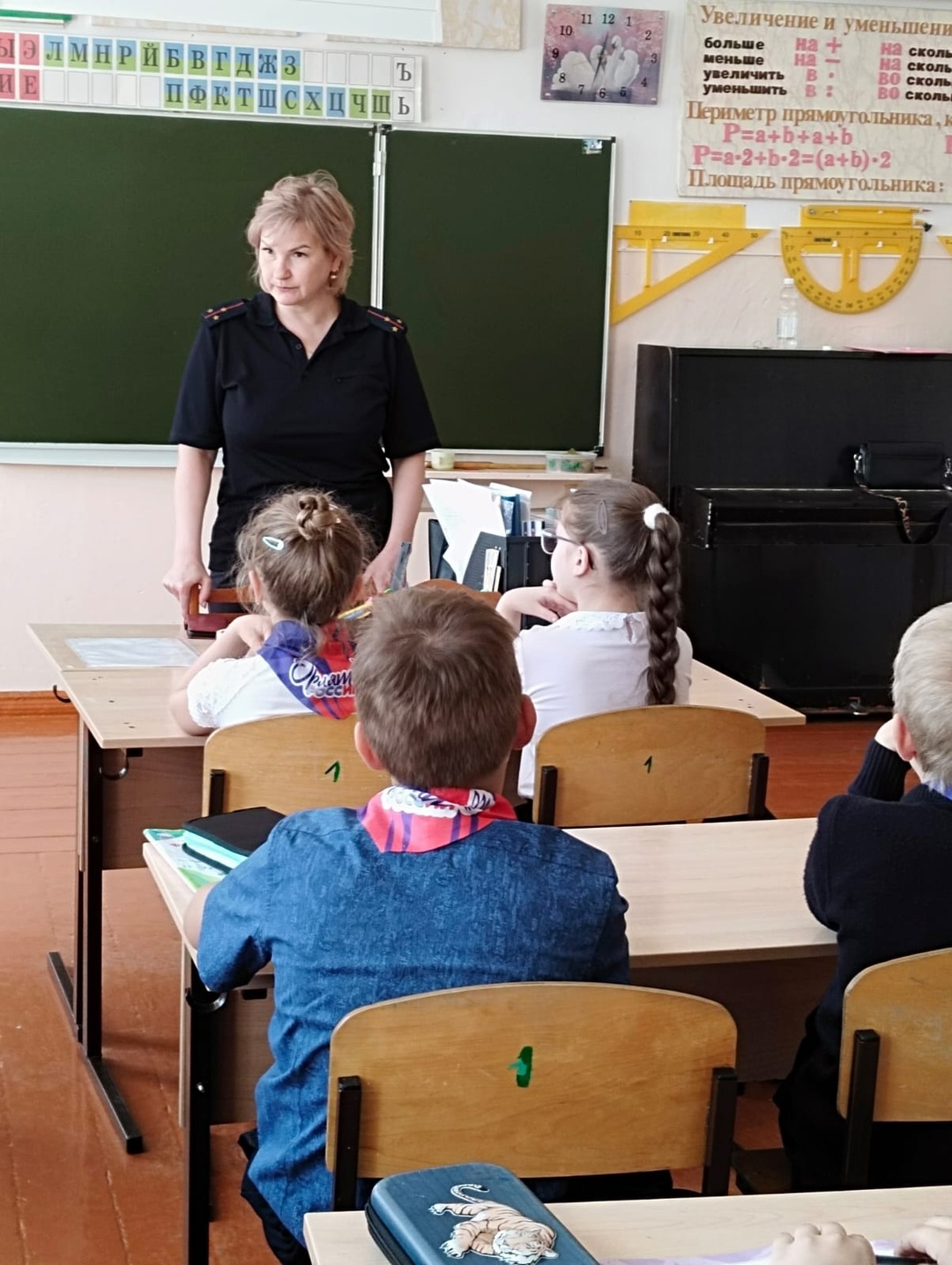 В рамках Единого дня профилактики 12.05.2025г. специалисты учреждений системы профилактики провели мероприятия по теме: БЕЗОПАСНОЕ ЛЕТО.