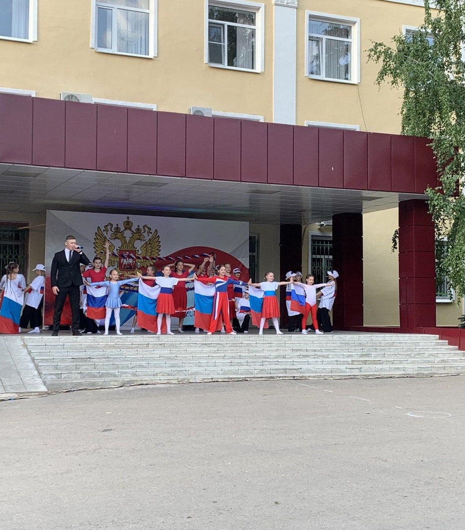 12 июня на городской площади прошло торжественное мероприятие, посвящённое празднованию государственного праздника – Дня России..