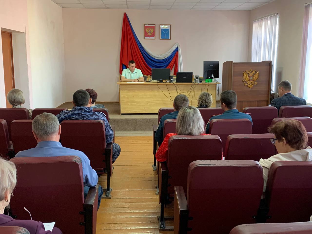 Сегодня на заседании антитеррористической комиссии под председательством первого заместителя главы района Андрея Визнера был рассмотрен вопрос реализации мер по охране общественного порядка.