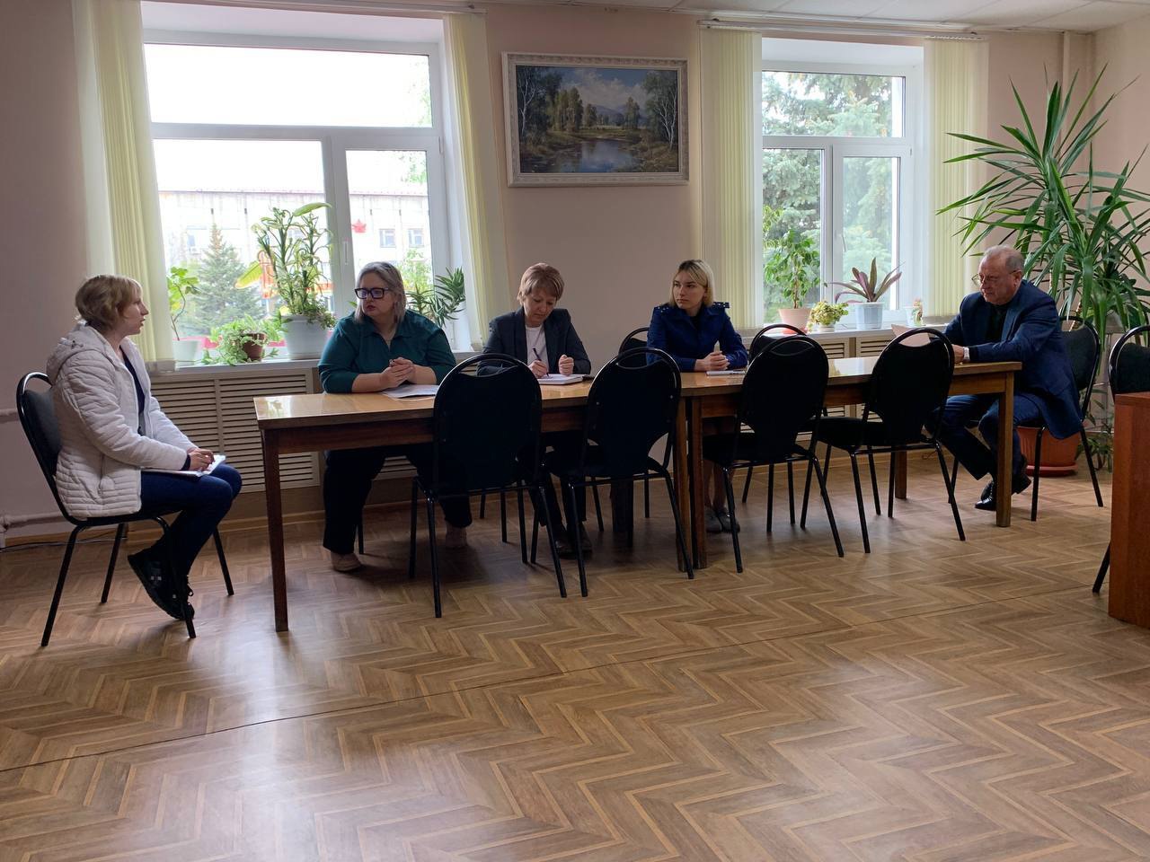 Сегодня по поручению Губернатора Саратовской области Романа Бусаргина прошел личный приём членов семей военнослужащих, принимающих участие в специальной военной операции на Украине..