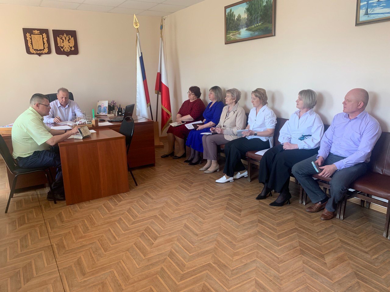 Сегодня глава района Николай Луньков провел рабочее совещание, посвящённое организации и проведению мероприятий, приуроченных юбилею Победы..