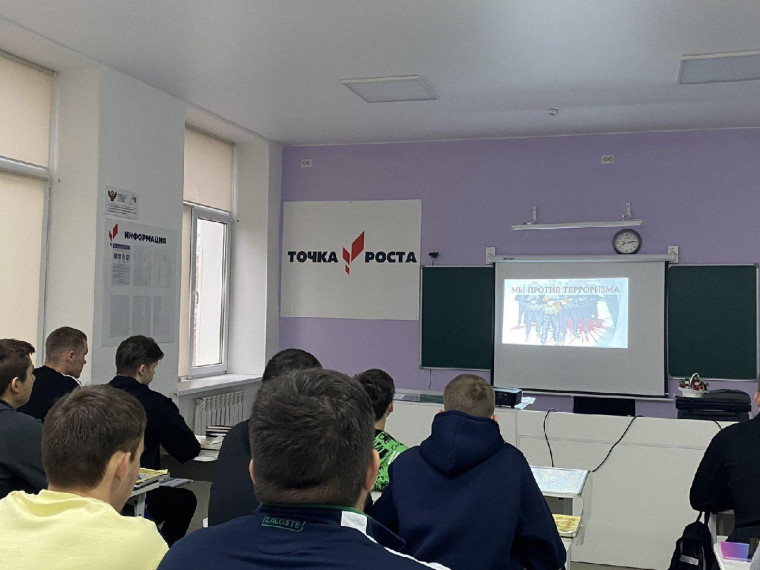 В школе № 3 г.Аркадака с учащимися провели цикл информационно-просветительских лекций «Мы вместе против терроризма!». В школе № 3 г.Аркадака с учащимися провели цикл информационно-просветительских лекций «Мы вместе против терроризма!».