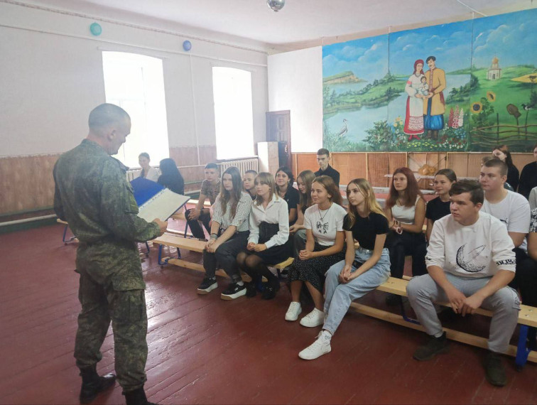 Наш земляк, участник СВО, провёл урок безопасности для запорожских школьников. Наш земляк, участник СВО, провёл урок безопасности для запорожских школьников.