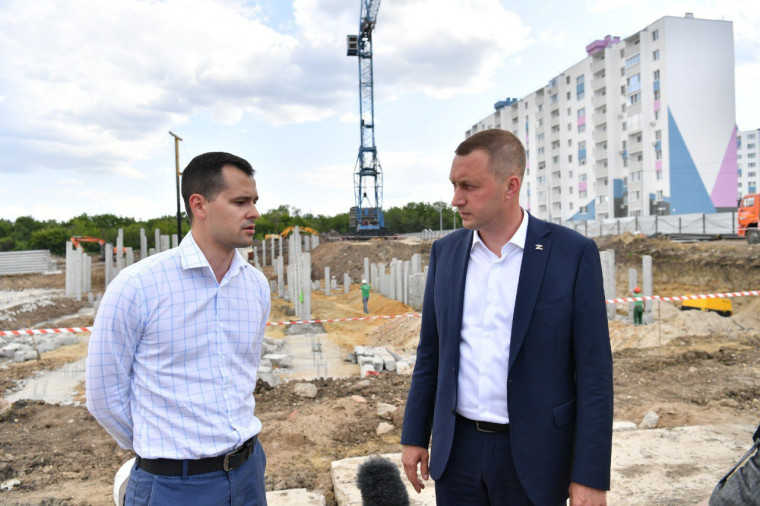 Новости Губернатора области. В Городских просторах строится школа на 825 мест.. Новости Губернатора области. В Городских просторах строится школа на 825 мест..