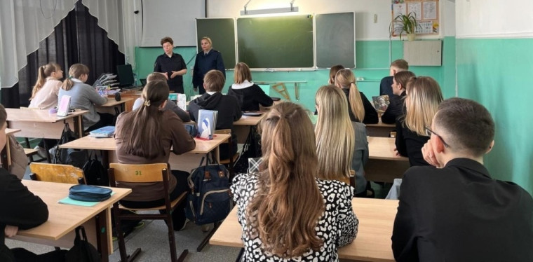 В школе № 3 города Аркадака с учащимися провели оперативно-профилактическое мероприятие «Подросток: правильный выбор». В школе № 3 города Аркадака с учащимися провели оперативно-профилактическое мероприятие «Подросток: правильный выбор».
