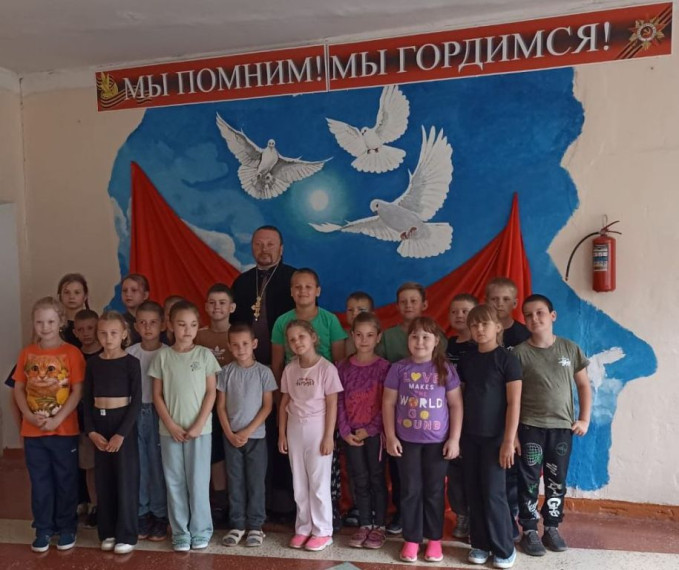 В детском оздоровительном лагере на базе городской школы № 1 состоялась встреча воспитанников со священнослужителем. В детском оздоровительном лагере на базе городской школы № 1 состоялась встреча воспитанников со священнослужителем.